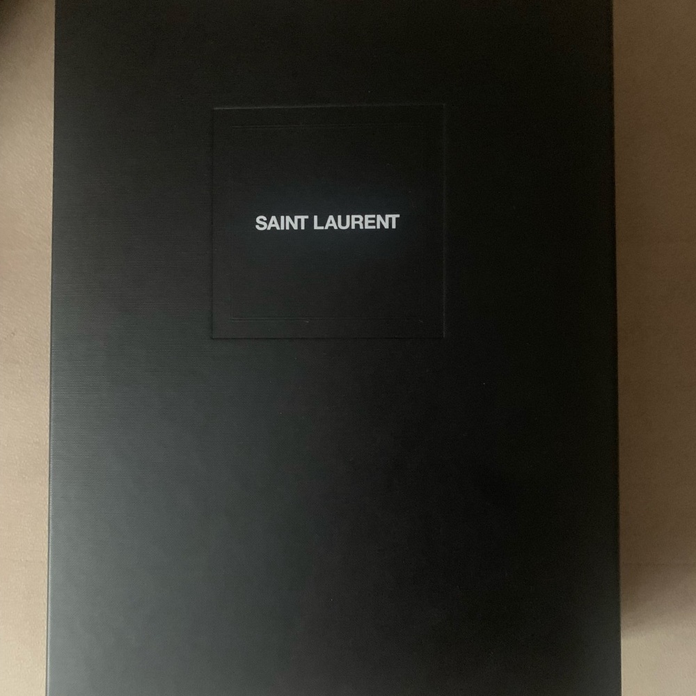 Saint Laurent
Loulou Medium YSL Shoulder Bag in Quilted Leather - Black - Picture 2 of 9